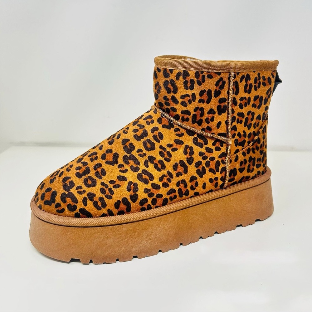 NWT WILD DIVA Leopard Print Fleece Lined Chunky Platform Short Ankle Boots